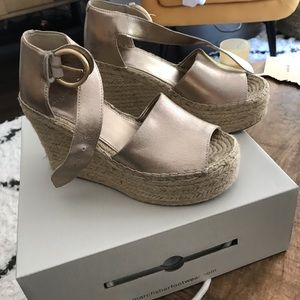 Marc Fisher alida gold